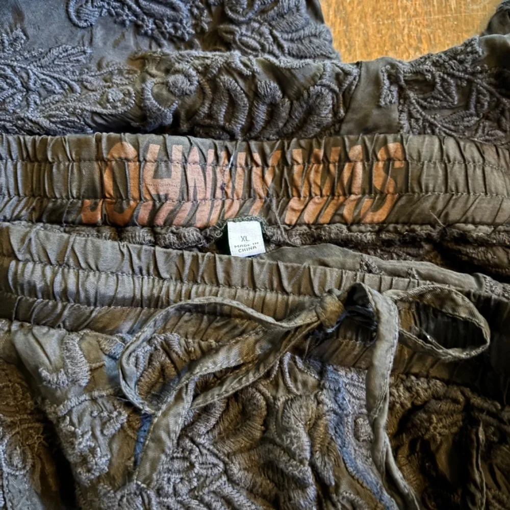 JOHNNY WAS CROPPED EMBROIDERED CARGO JOGGER PANTS - SZ XL - EUC - Picture 6 of 13